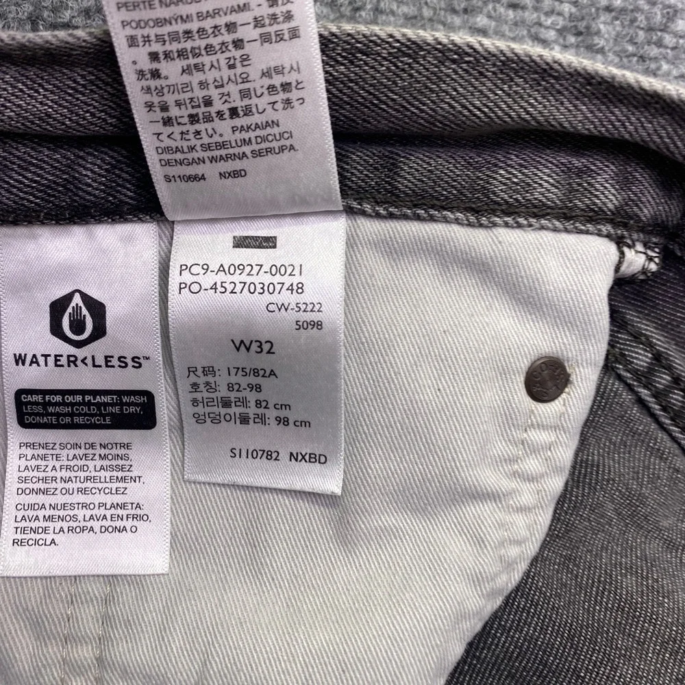 Levis measurements waist
